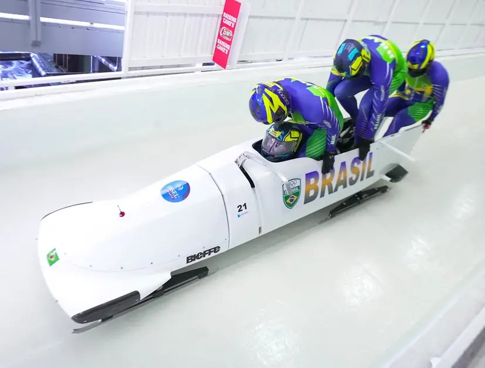 Bobsled — Foto: Marina Ziehe/COB