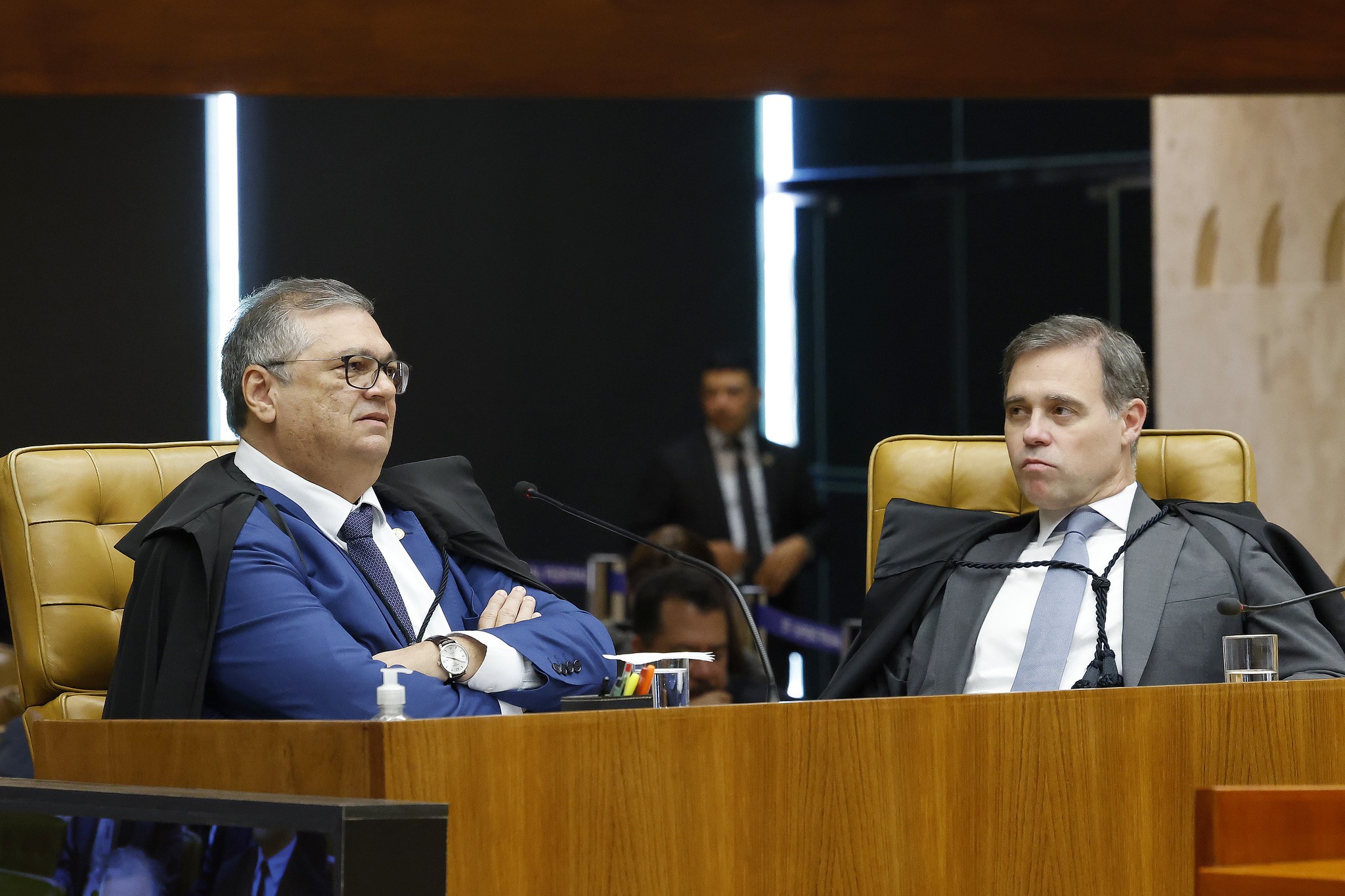 Dino envia a Fachin novos fatos sobre André Mendonça e determina apuração de ligação entre Master e cemitérios de SP