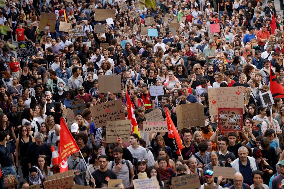 Estudantes protestam na França há mais de duas semanas; Mais de 250 mil se reuniram nesta terça (6) - Foto