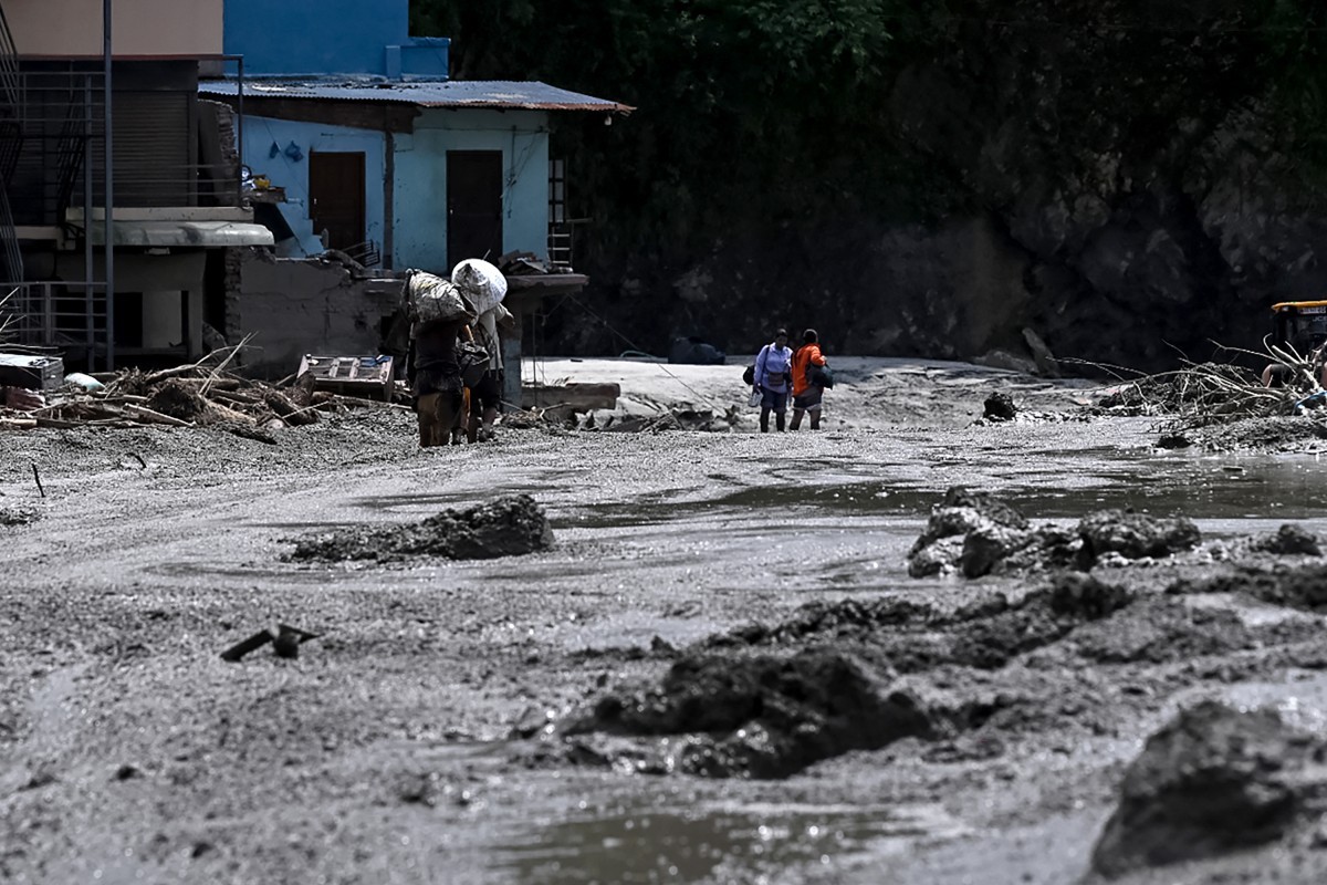 Risco de nova enchente ameaça fronteira entre Nepal e Tibete; mais de 1.400 estão desaparecidos
