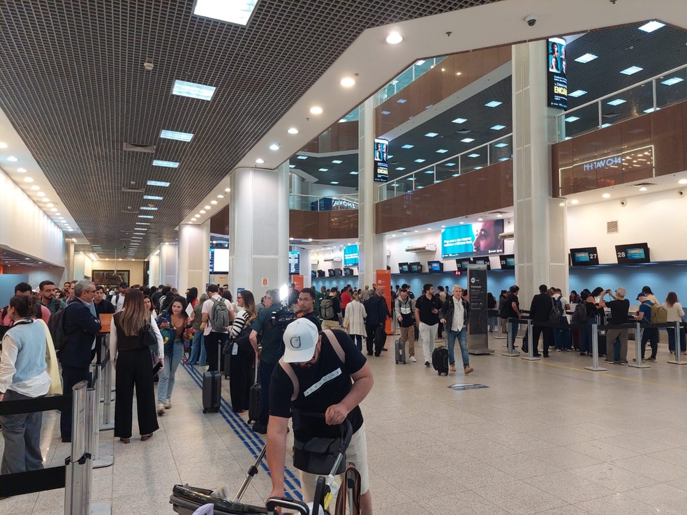Filas no aeroporto Santos Dumont, no Rio de Janeiro — Foto: Anna Luiza Barreto / CBN