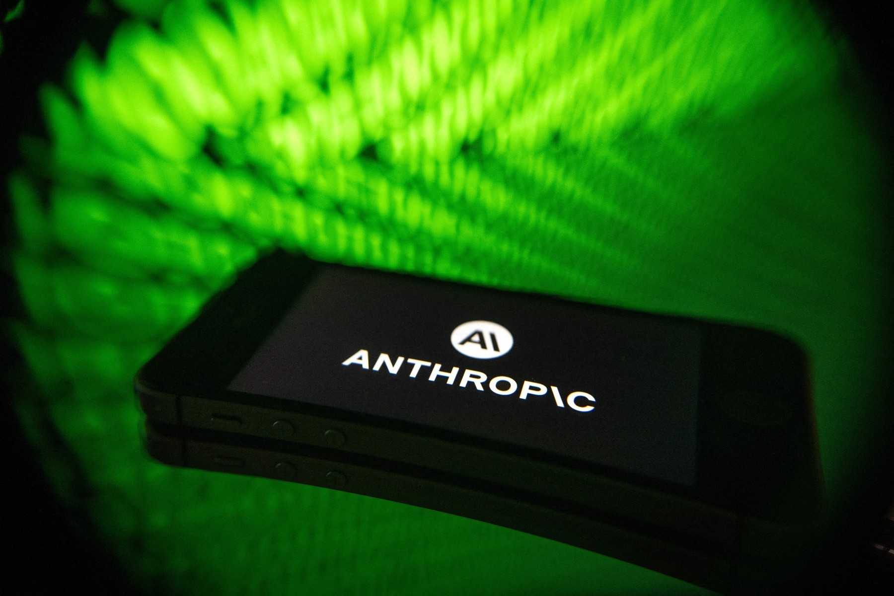 Ex-pesquisador da Anthropic afirma que existe chance superior a 10% da IA matar humanos na próxima década