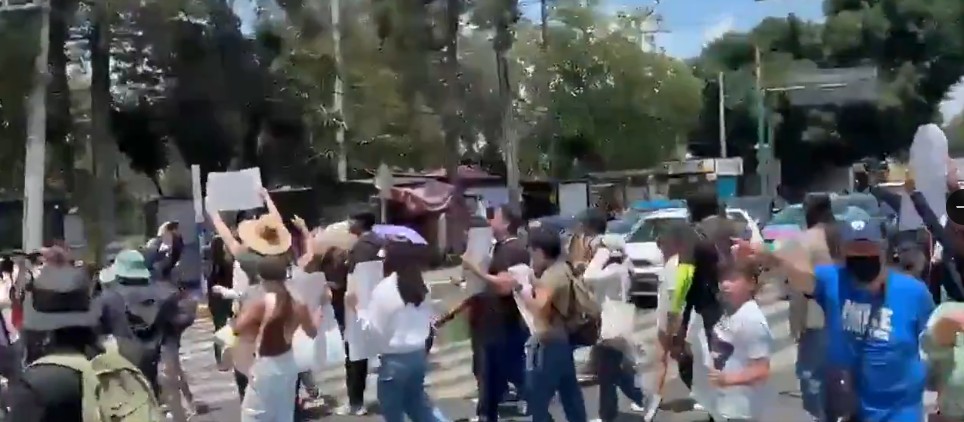 Estudantes de principal universidade do México precisarão refazer admissão por suspeita de uso de IA - QTU Questões do Universo