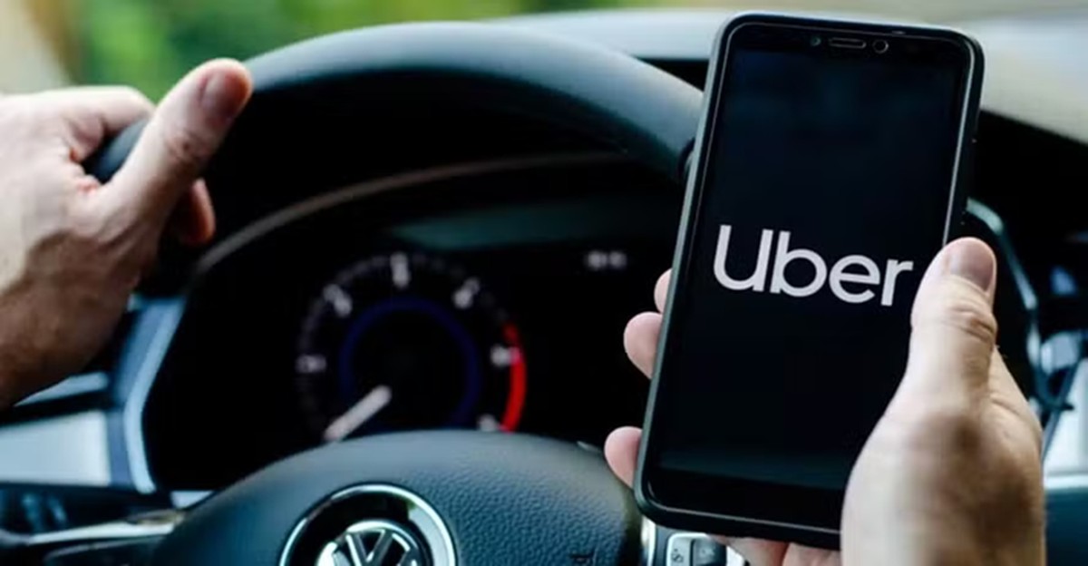 Motoristas da Uber relatam problemas na conta utilizada para movimentar dinheiro das corridas
