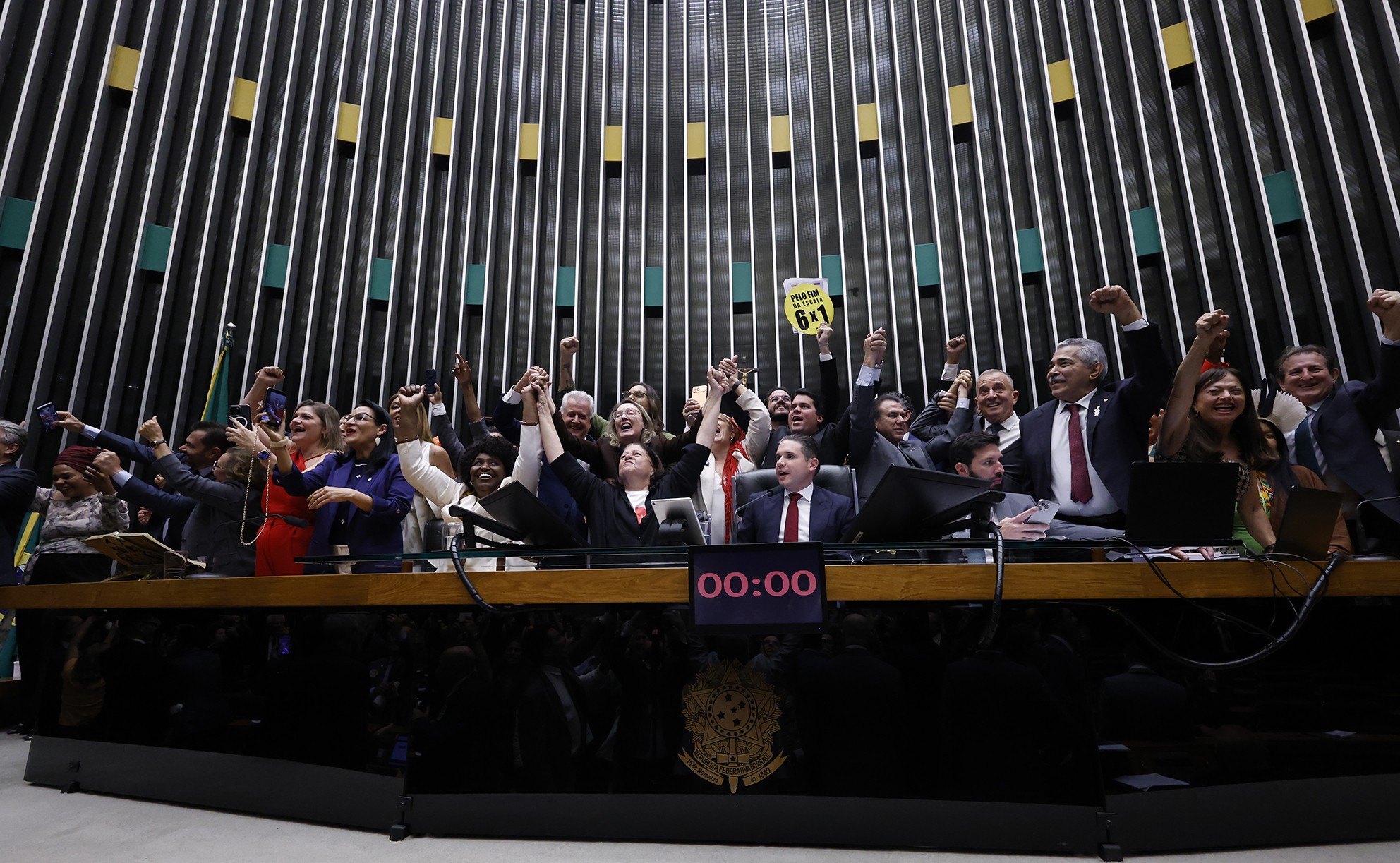 Fim da escala 6x1 já está valendo após aprovação na Câmara? Texto ainda precisa passar pelo Senado