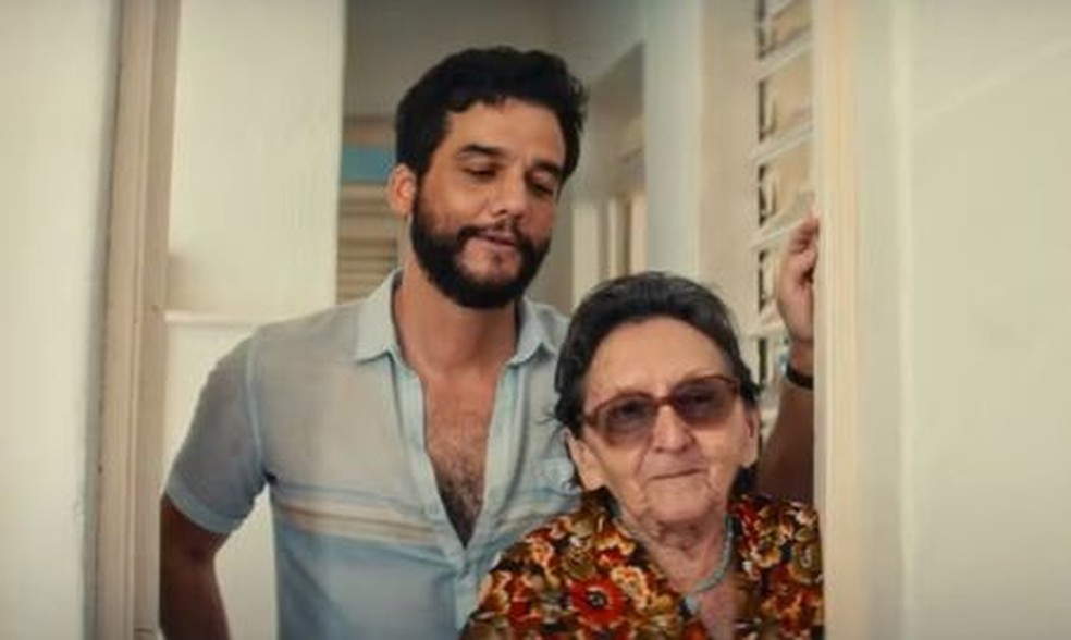 Wagner Moura e Tânia Maria em 'O Agente Secreto' — Foto: Divulgação