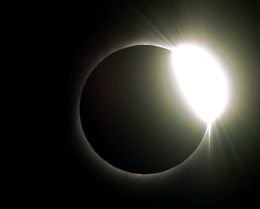 Astronautas de Artemis II presenciarán un eclipse solar total
