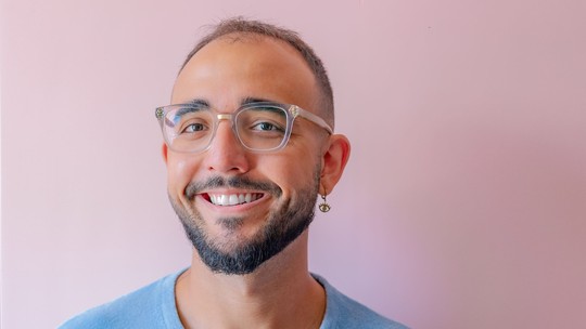 Raphael Montes: 'Quando falei para meus pais que queria ser escritor, me senti como um ET'