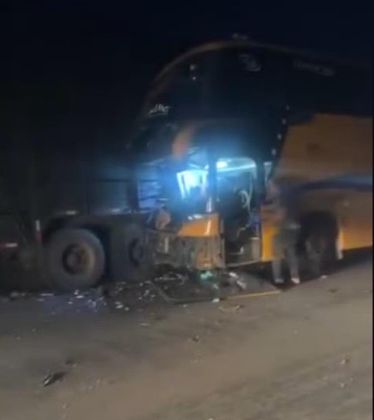 Acidente com ônibus do sub-20 do Águia de Marabá deixa preparador físico morto