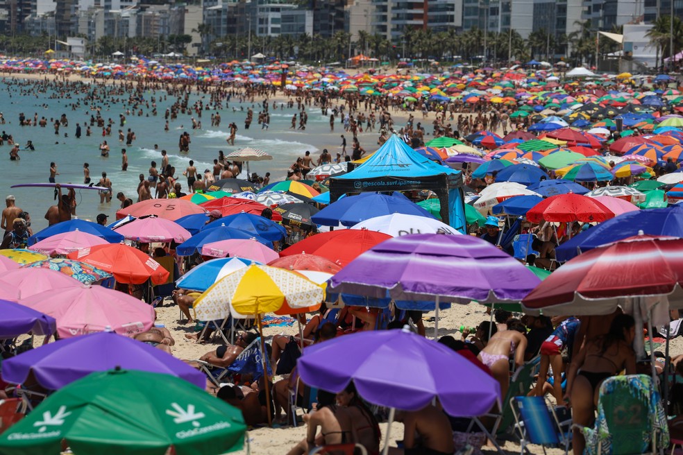 Praia no Rio de Janeiro em dia de calor — Foto: Tomaz Silva/Agência Brasil