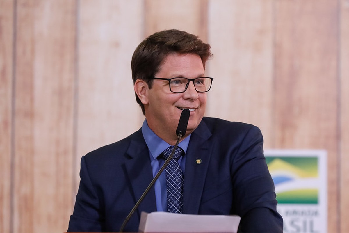Comprovantes de pagamentos de ex-funcionária apontam suspeita de rachadinha por Mário Frias