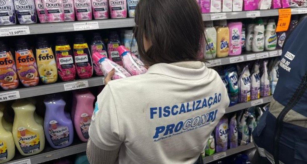 Sabão em pó e amaciantes de marcas conhecidas estão entre os itens mais apreendidos pelo Procon. — Foto: Divulgação/PROCON-RJ