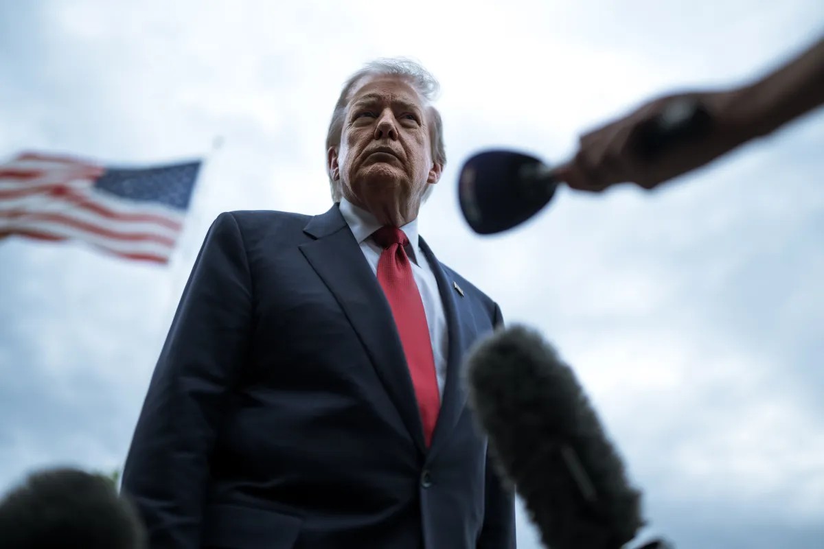 Trump defende que apenas EUA e China podem retirar o urânio enriquecido do Irã