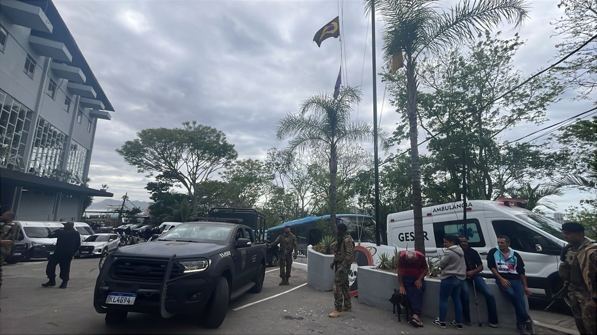 Policiais mortos durante megaoperação no Rio são enterrados nesta quinta (30)