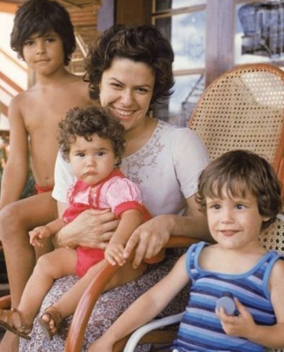 Elis Regina e os filhos, Maria Rita, João Marcello Bôscoli e Pedro Mariano — Foto: Reprodução/Redes sociais