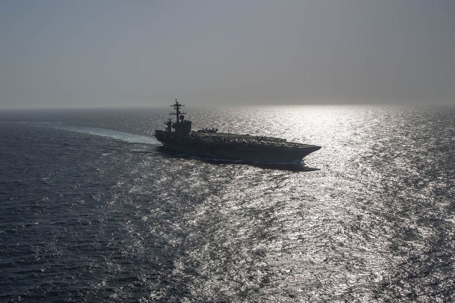 Porta-aviões dos EUA USS Abraham Lincoln.