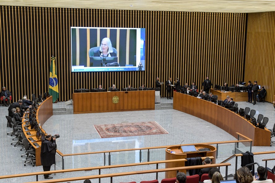 STJ restringe roupas que mulheres podem usar no tribunal; regatas e ...