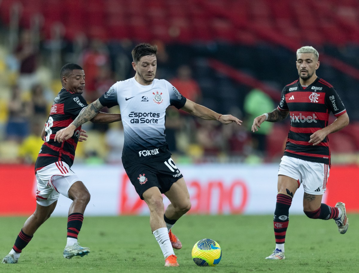 Onde assistir a Flamengo x Corinthians pelo Brasileirão e aos outros jogos deste domingo (13)