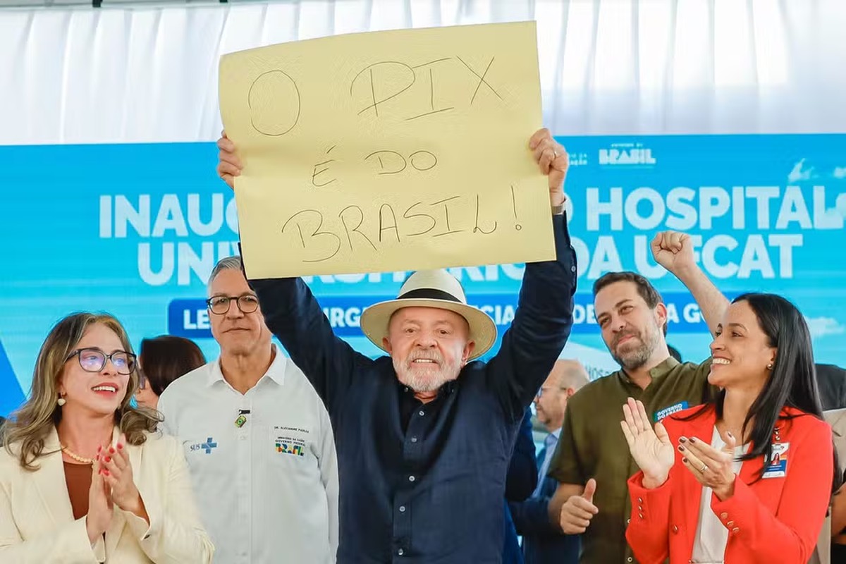 Lula afirma que PIX é invenção do Brasil e diz estar esperando um telefonema de Trump