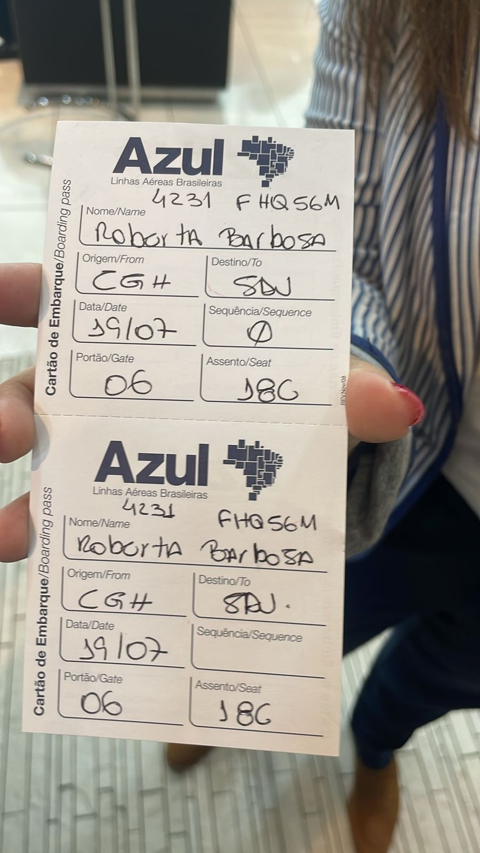 Passageira diz que Azul faz check-in manual para voos no Brasil devido a consequências de apagão cibernético global. — Foto: Arquivo pessoal