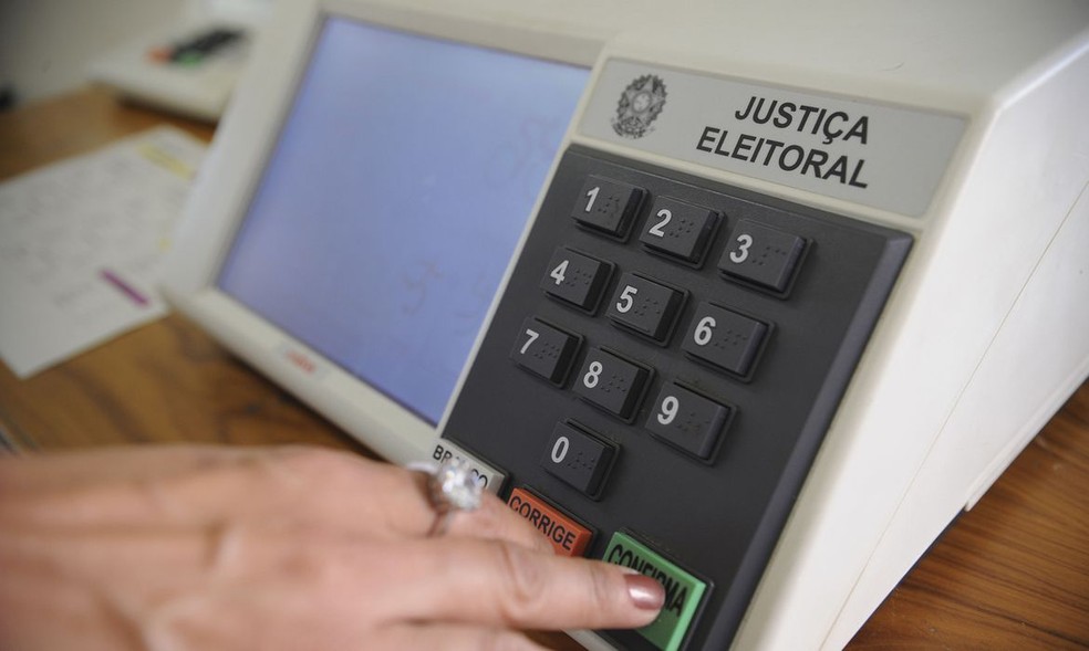 Urna eletrônica é usada em eleições no Brasil. — Foto: Fábio Pozzebom / Agência Brasil