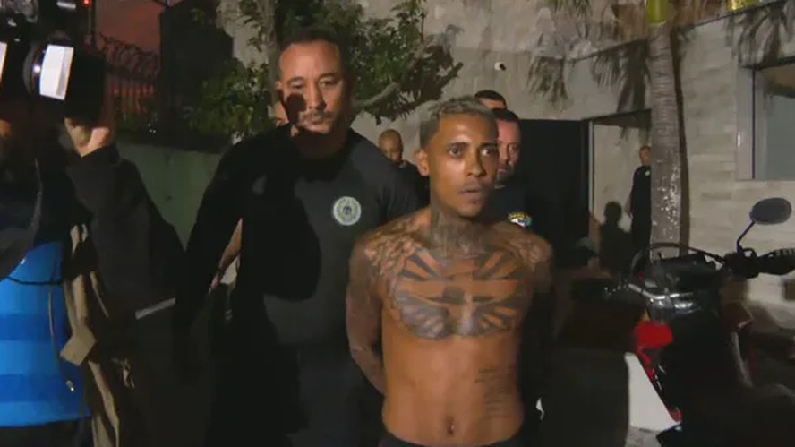 Priso de Poze do Rodo em sua casa na Barra da Tijuca.