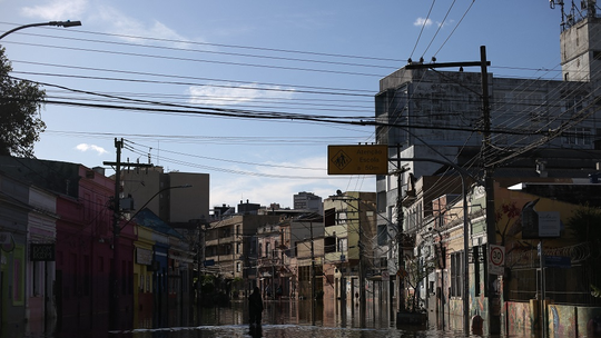 Ruas de Porto Alegre (RS) voltam a registrar alagamentos onde água do Guaíba já havia recuado