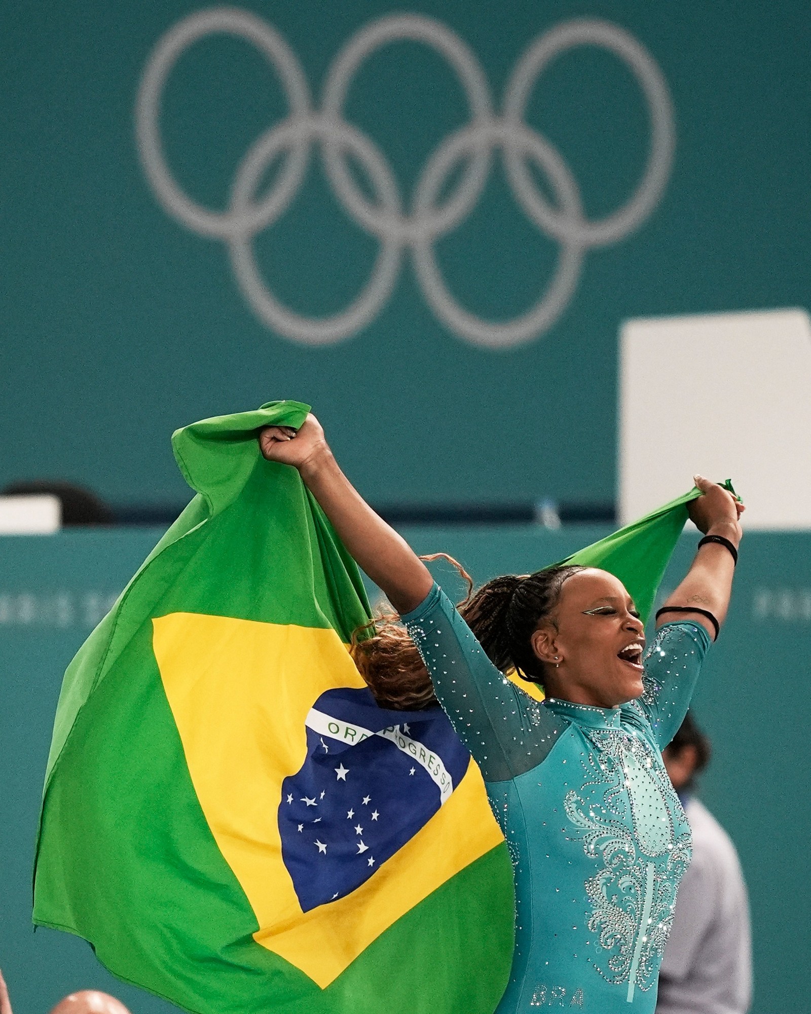 05.08.2024 - Jogos Olímpicos Paris 2024 - Ginástica artística - A ginasta brasileira Rebeca Andrade conquista medalha de ouro na final de solo.  — Foto: Alexandre Loureiro/COB