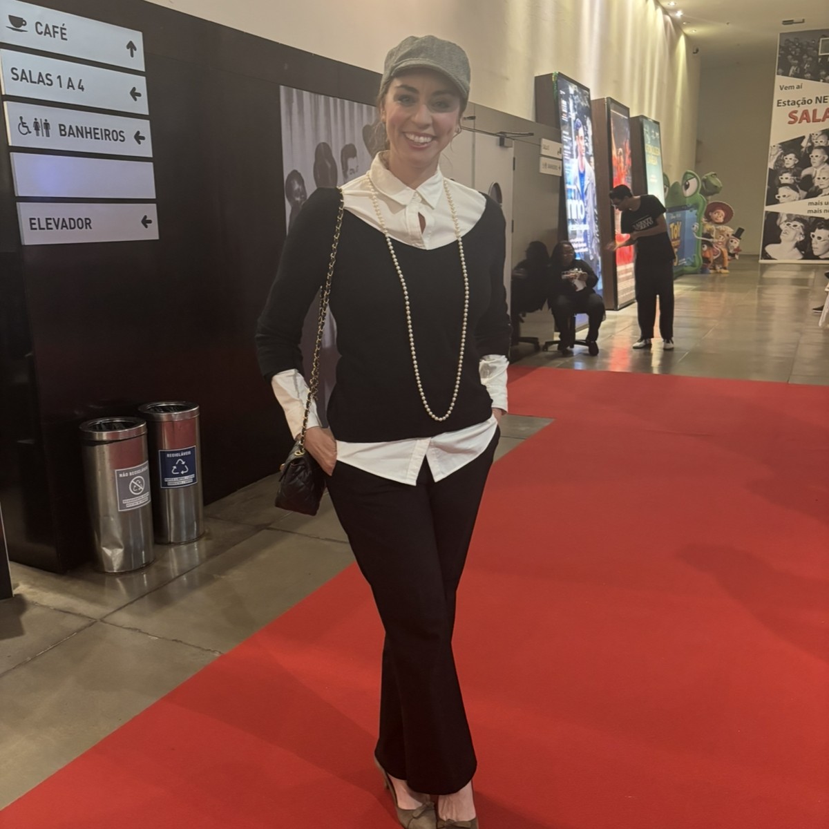 Desfile de moda de fãs marca pré-estreia de 'O Diabo Veste Prada 2' no Rio