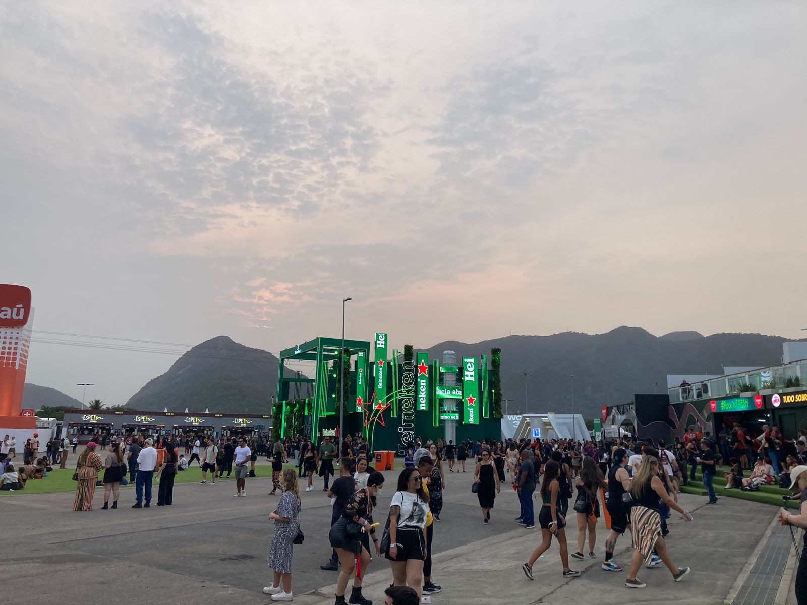 O que fazer no Rock in Rio 2026 além dos shows? Veja ativações, estandes e brindes - QTU Questões do Universo