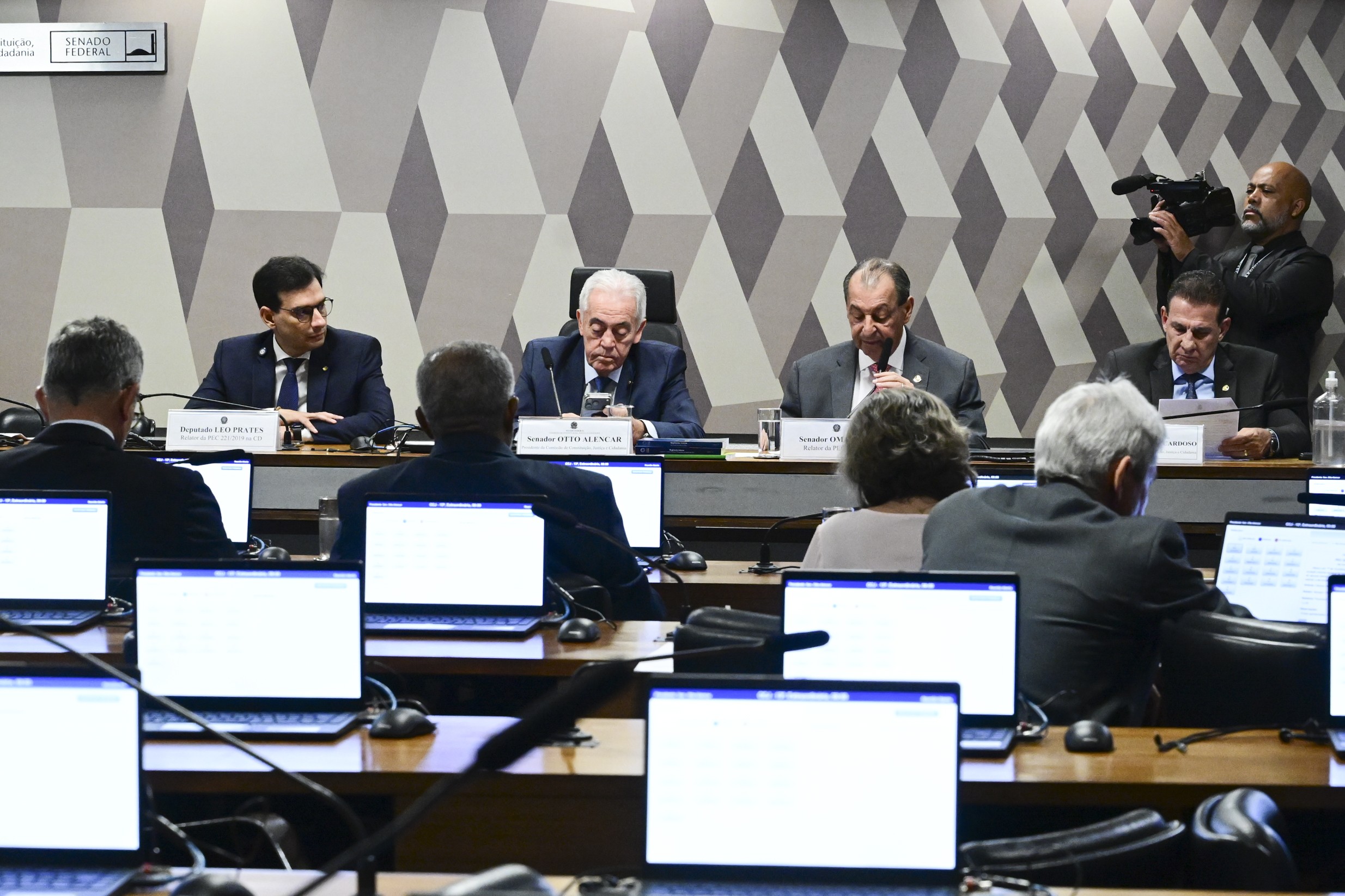 Fim da 6x1: CCJ concede uma hora de vista após pedido de Rogério Marinho - QTU Questões do Universo