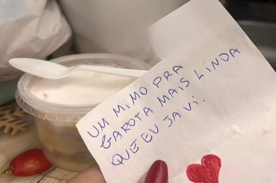 Jovem morre após comer bolo envenenado; alimento foi entregue com bilhete anônimo