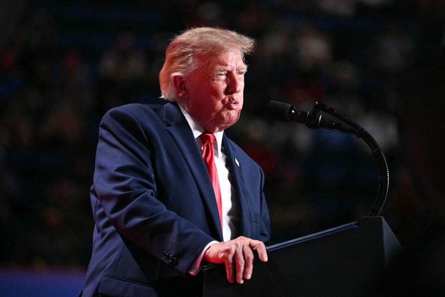 Trump diz que não vai usar armas nucleares contra Irã e nem fará ...