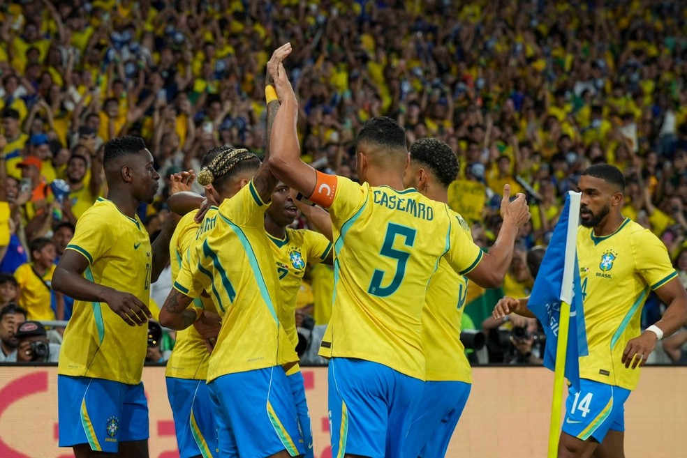 Jogadores da Seleção Brasileira comemoram gol em jogo contra o Panamá no Maracanã. — Foto: Nelson Terme/ CBF