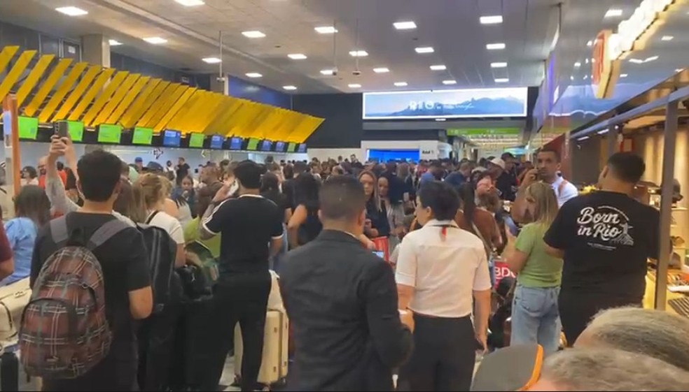Aeroporto de Congonhas registra grandes filas para check in após fortes ventos em São Paulo — Foto: Maria Cecília Dallal/CBN