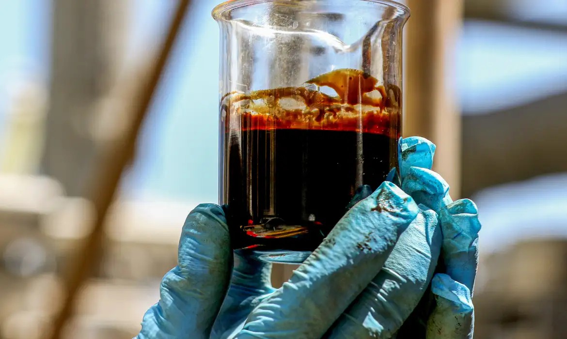 Acesso dos EUA ao petróleo da Venezuela não deve impactar o mercado no curto prazo - QTU Questões do Universo
