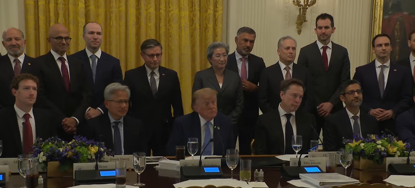 'Constituição da IA': Saiba o que diz acordo assinado entre Trump e líderes das empresas de tecnologia