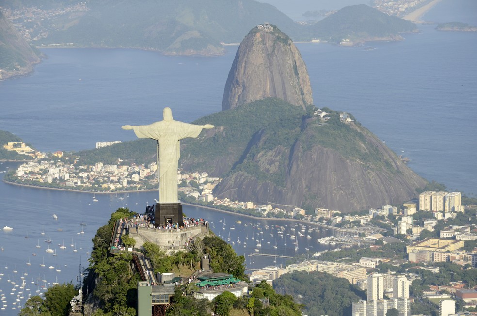 Vista aérea do Cristo Redentor e do Pão de Açúcar, no Rio de Janeiro — Foto: Alexandre Macieira | Riotur