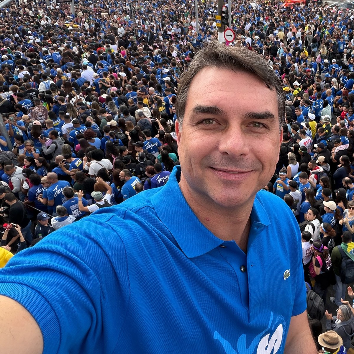 'Vem com Fé': campanha de Flávio aposta em slogan para recuperar eleitorado evangélico