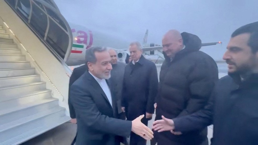Ministro iraniano desembarca em São Petesburgo, na Rússia. — Foto: Reprodução/Redes Sociais