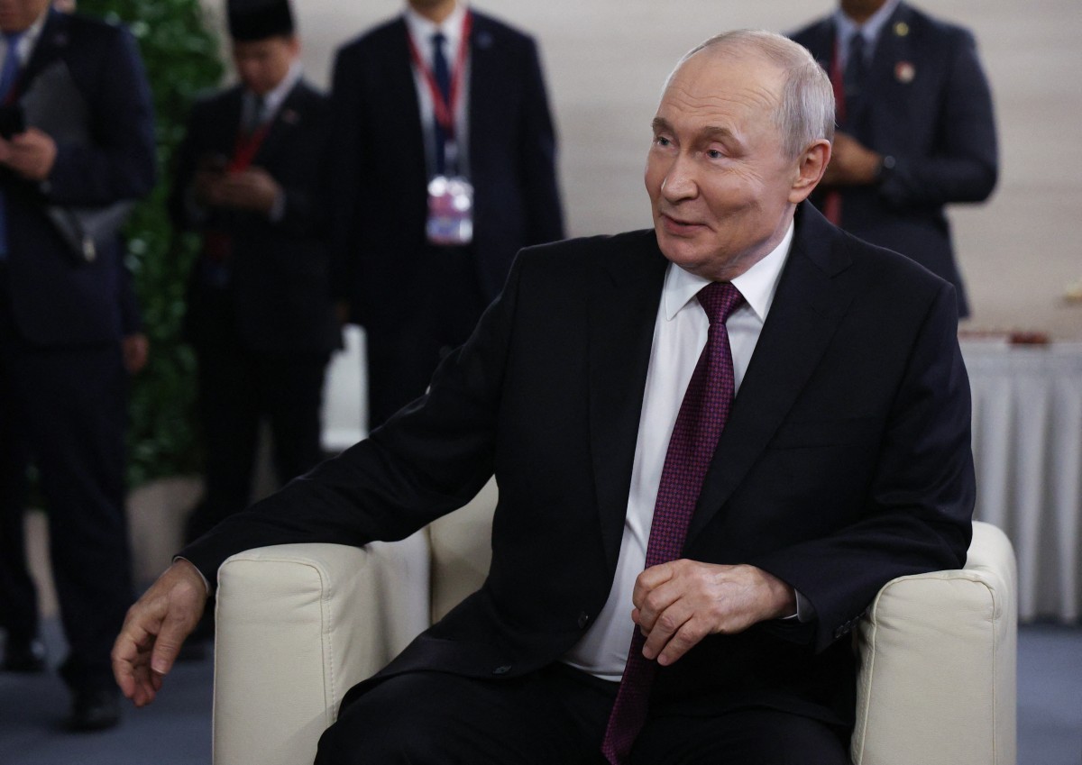 Putin afirma que Rússia mantém contatos 