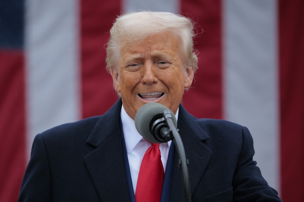 Trump durante anúncio de 'tarifaço' contra os países do mundo. — Foto: CHIP SOMODEVILLA / GETTY IMAGES NORTH AMERICA / Getty Images via AFP