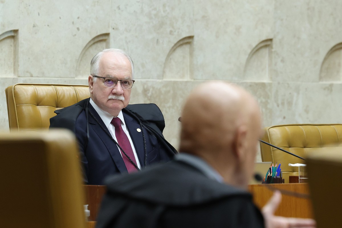 Fachin abre sessão no STF sem mencionar crise envolvendo Alexandre de Moraes e Daniel Vorcaro