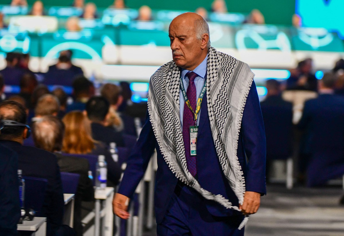 Convidado para Copa, presidente da Federação Palestina de futebol ainda não teve visto aprovado pelos EUA