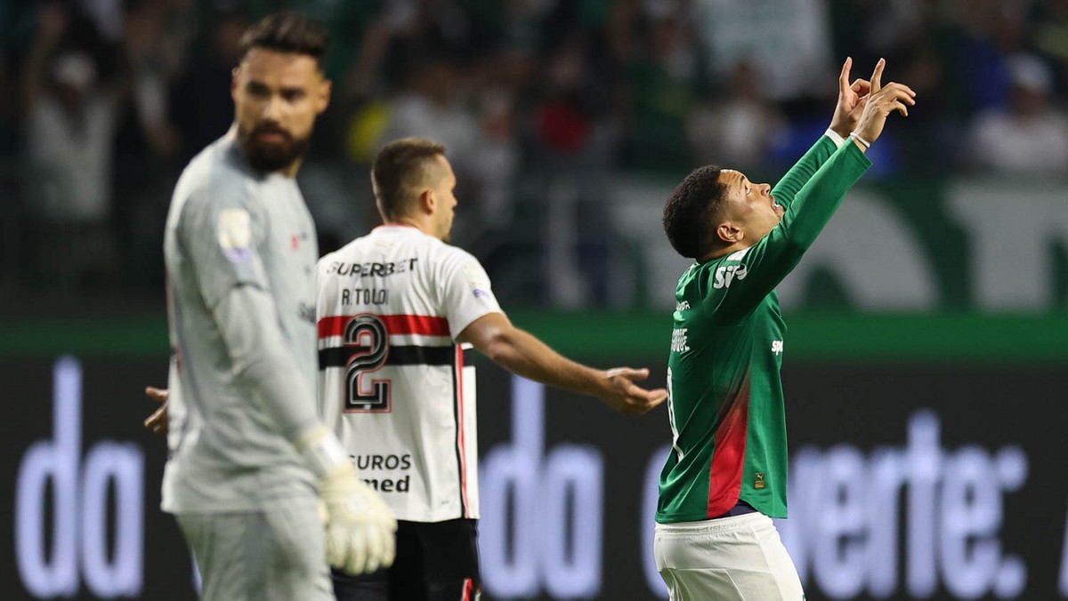 Expulsão muda jogo, e Palmeiras vence São Paulo pelo Brasileirão
