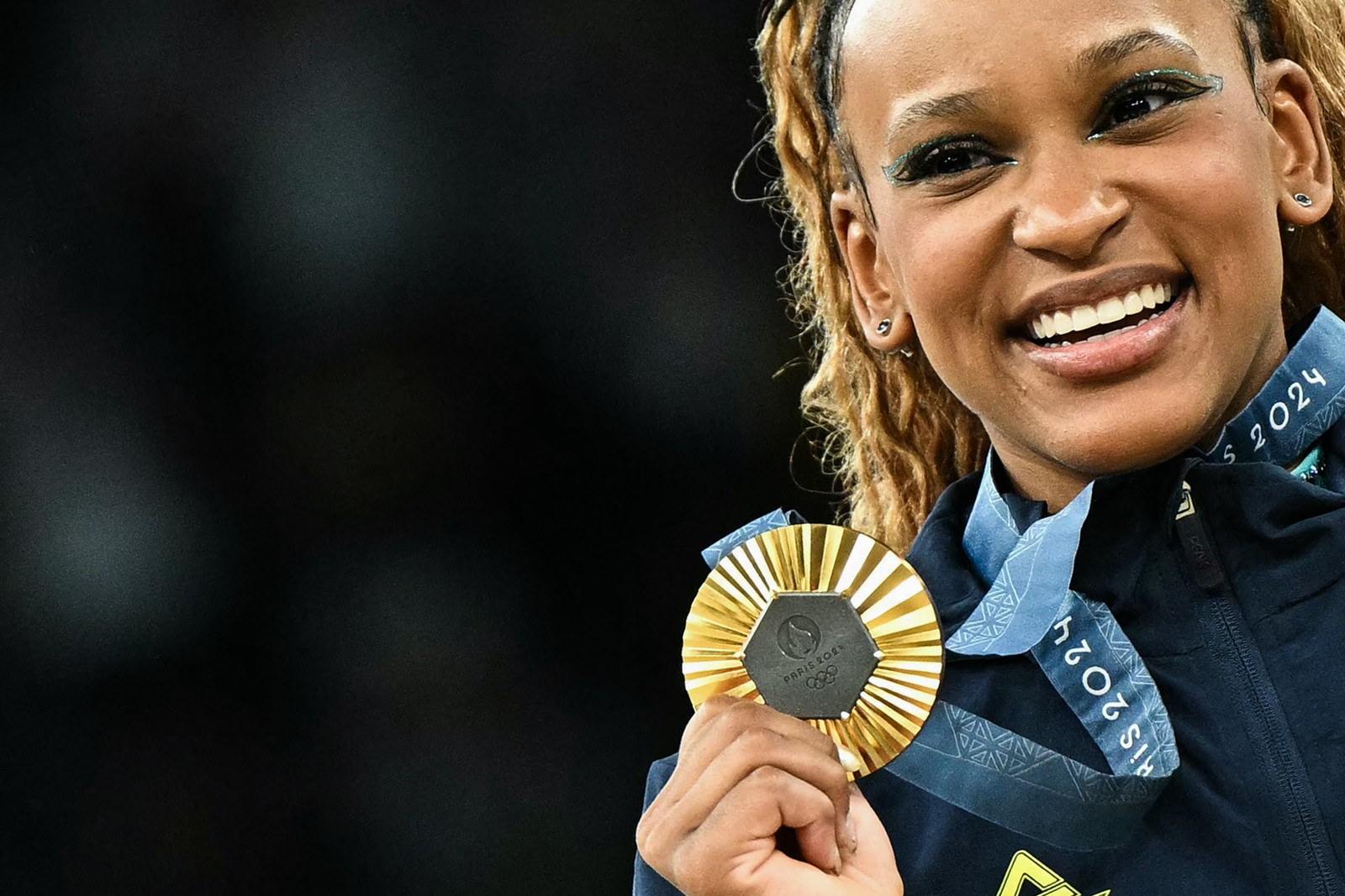 Rebeca Andrade conquistou medalha de ouro nos exercícios de solo da ginástica artística nas Olimpíadas de Paris — Foto: Gabriel Bouys/AFP
