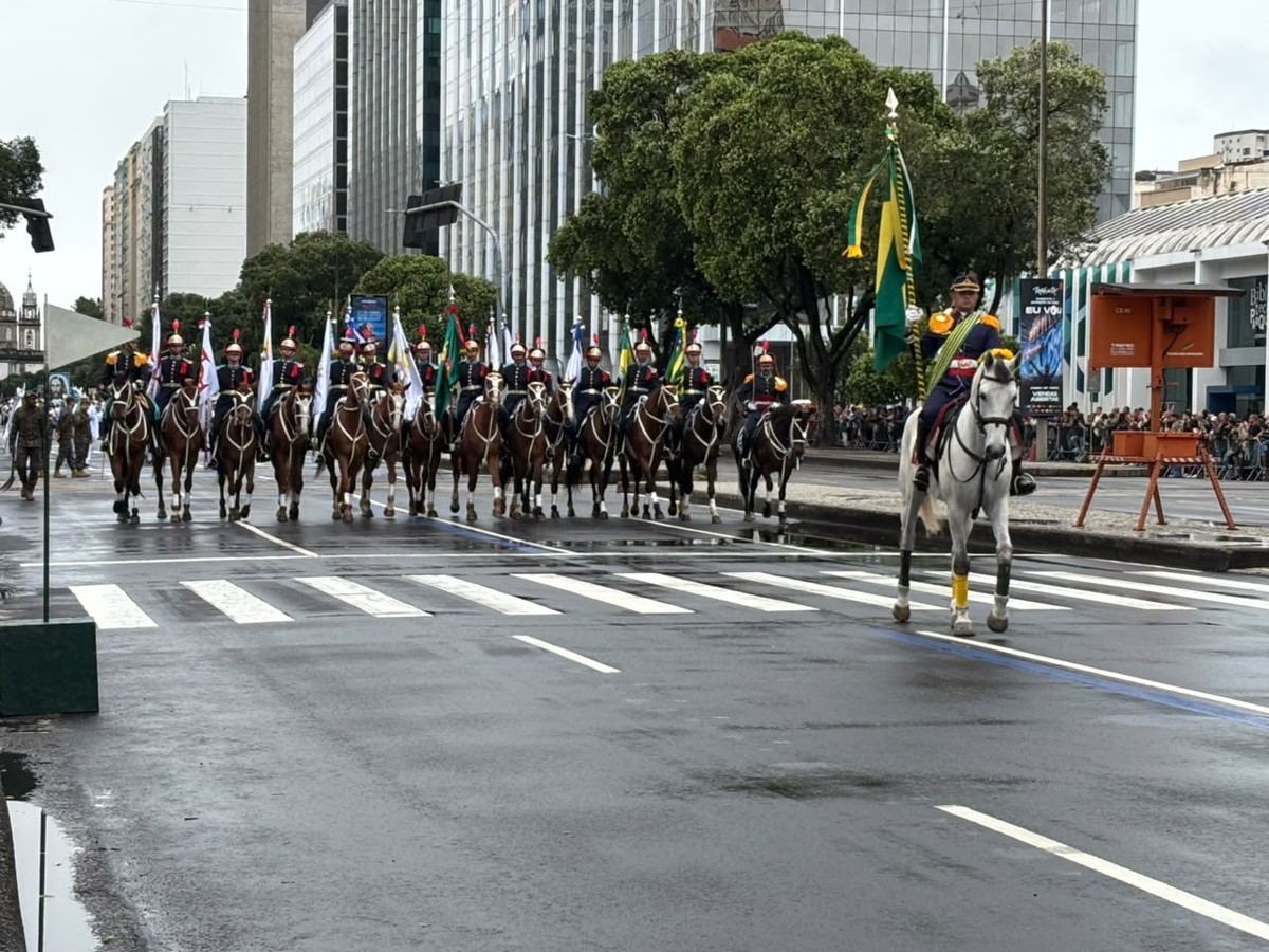 Desfile de 7 de Setembro é esvaziado de representantes políticos no Rio