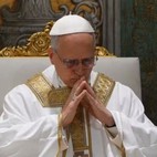 Em viagem na África, Papa Leão XIV sustenta críticas à guerra e a Donald Trump