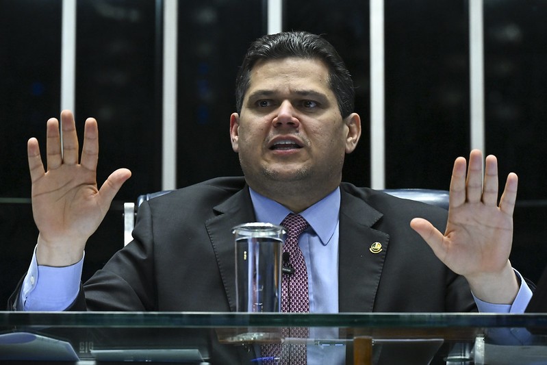 Fim da 6x1: Alcolumbre diz que diz que discussão ocorrerá 'sem atropelos e sem acelerar nada' - Foto