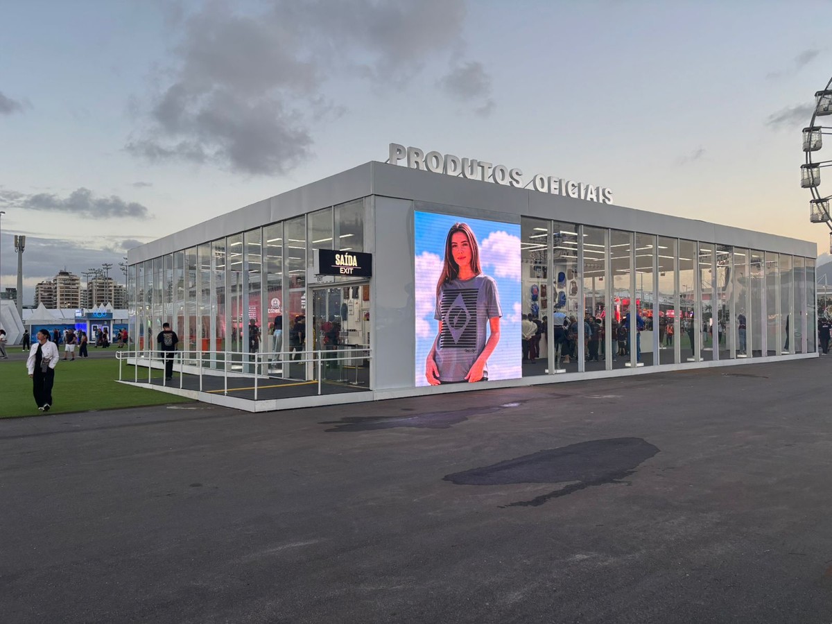 Lojas com produtos oficiais e licenciados do Rock in Rio 2026 são tomadas por filas no início do festival